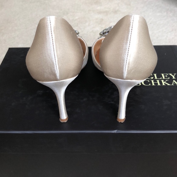 Badgley Mischka Pearson D'Orsay Pump - Picture 4 of 7